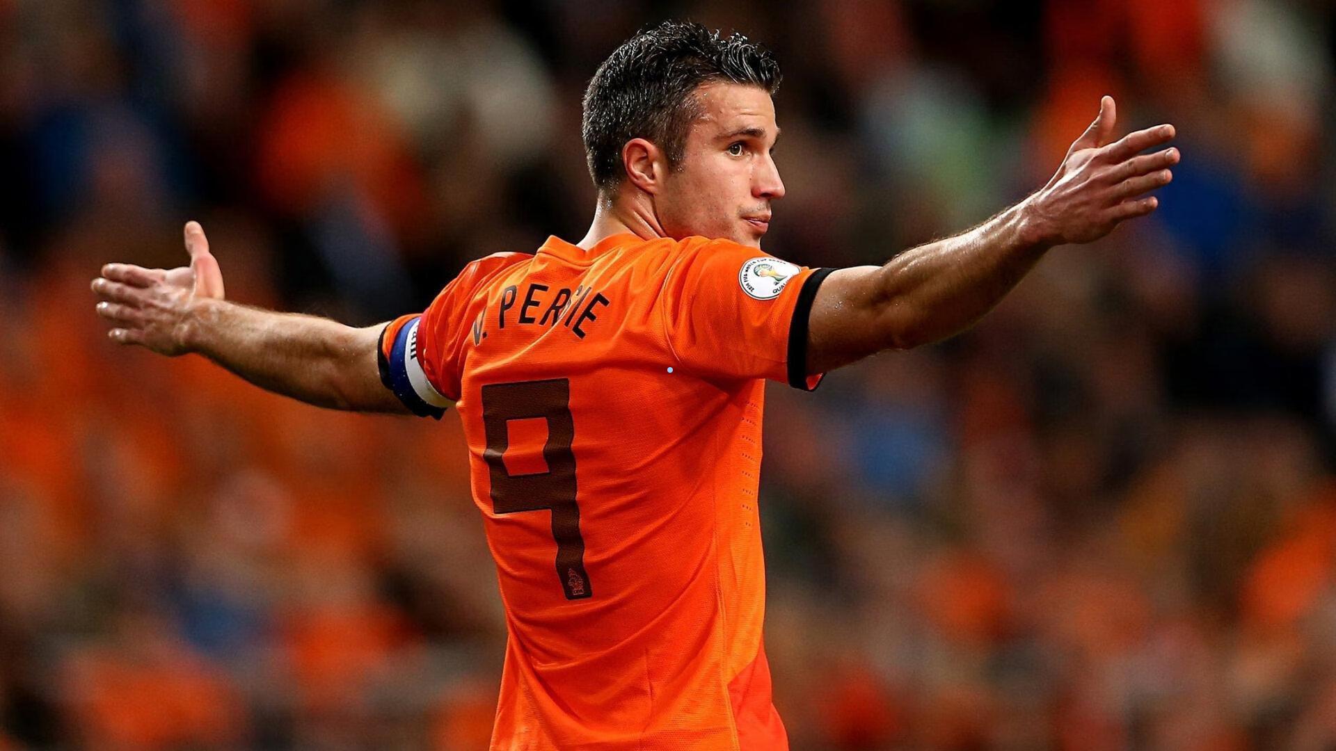 足球传奇布冯出席右翼政治集会，公开支持意大利总理引体坛波澜